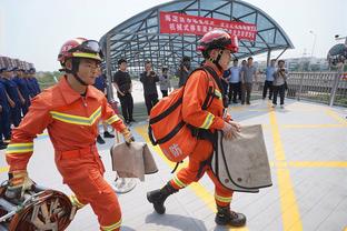 开场10分钟传射，曼城官方：阿尔瓦雷斯当选本场队内最佳